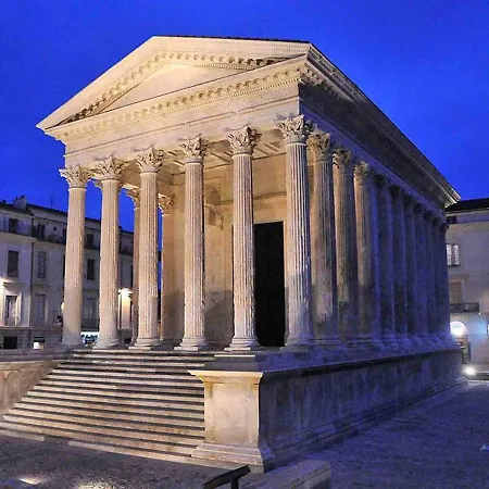 Roma Divine Cinema Et Jardin * Nîmes