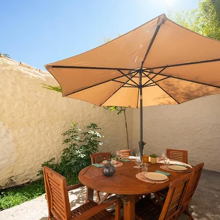 Roma Divine Cinéma Et Jardin Nîmes