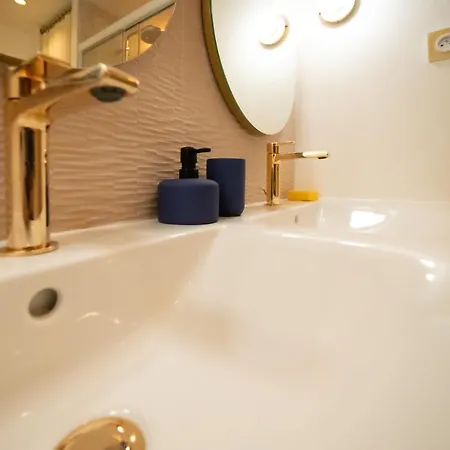 Appartement Roma Divine Cinéma Et Jardin Nîmes