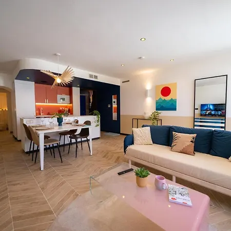 Roma Divine Cinéma Et Jardin * Nîmes