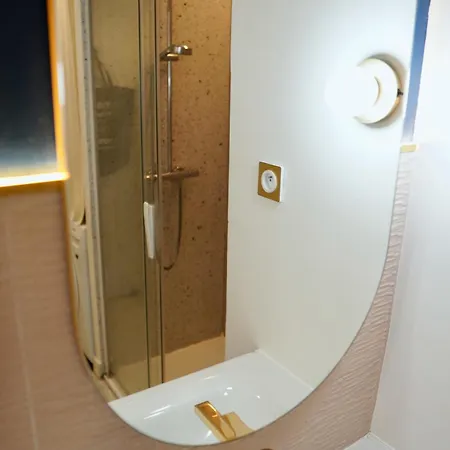 Roma Divine Cinéma Et Jardin * Nîmes