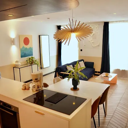 Roma Divine Cinéma Et Jardin Appartement Nîmes