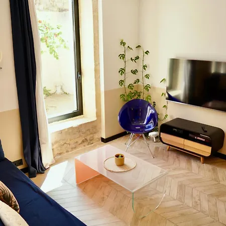 Roma Divine Cinema Et Jardin * Nîmes