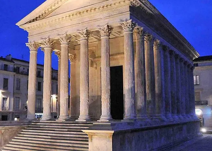 Roma Divine Cinema Et Jardin * Nîmes