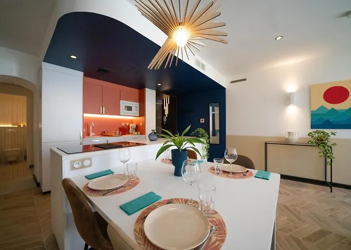 Roma Divine Cinema Et Jardin Lägenhet Nîmes