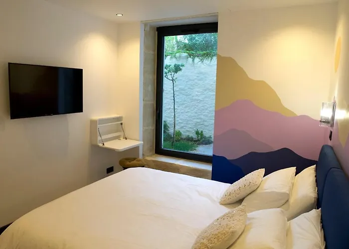 Roma Divine Cinema Et Jardin * Nîmes