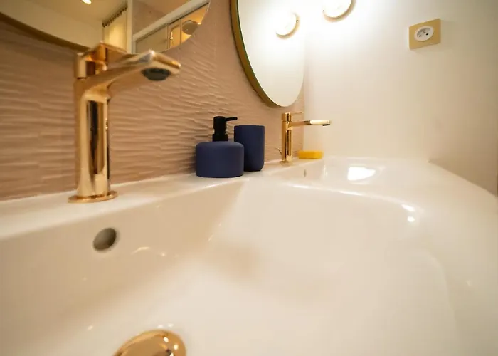 Apartamento Roma Divine Cinema Et Jardin Nîmes