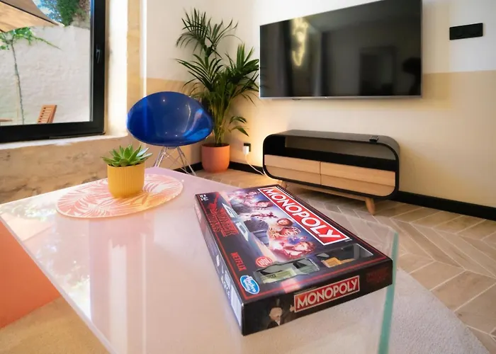 Roma Divine Cinema Et Jardin * Nîmes