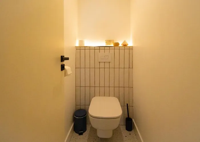 Roma Divine Cinema Et Jardin * Nîmes