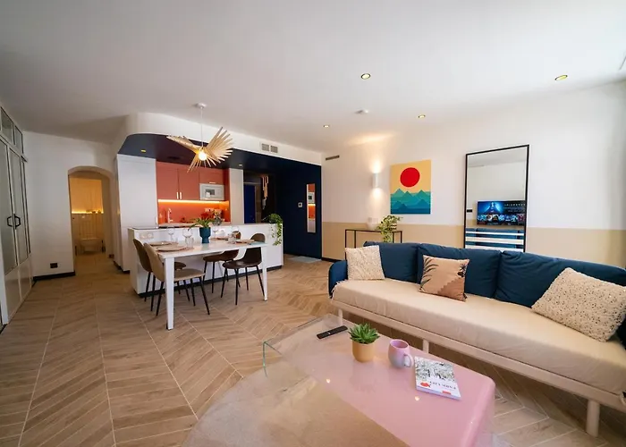 Roma Divine Cinema Et Jardin * Nîmes